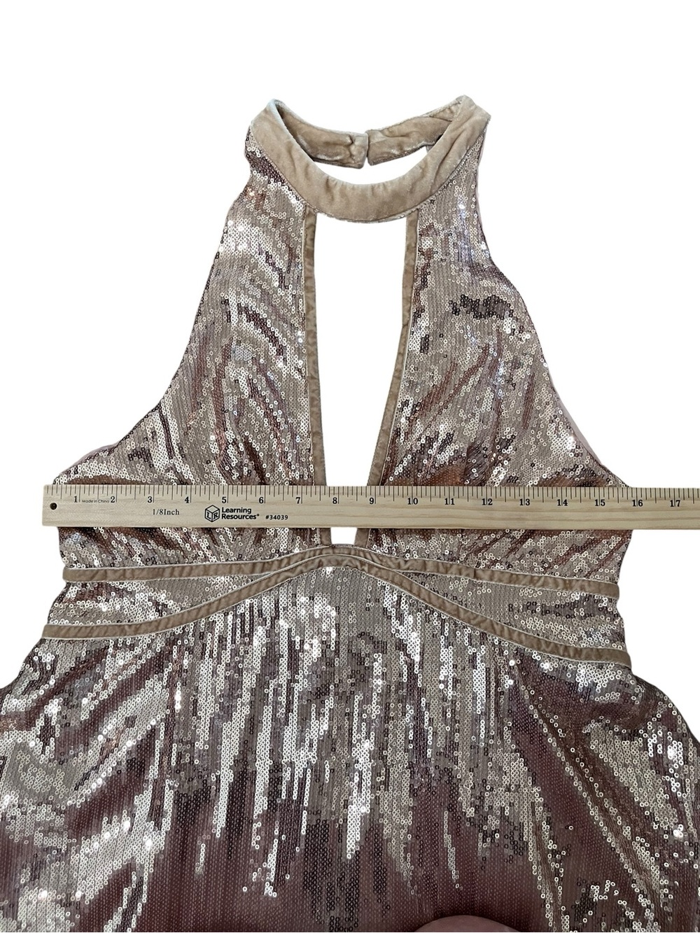 😎 Free People Film Noir Rose Gold Sequin Velvet Trim Halter Mini Dress - Size 8 - Picture 15 of 16